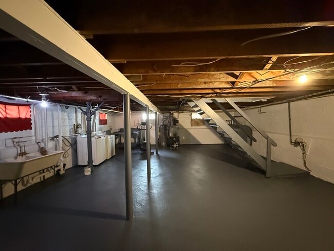 Building Photo - 1655 Edward Ter