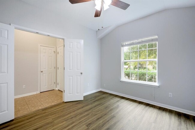 Building Photo - 220 Mystic Shadow Ln