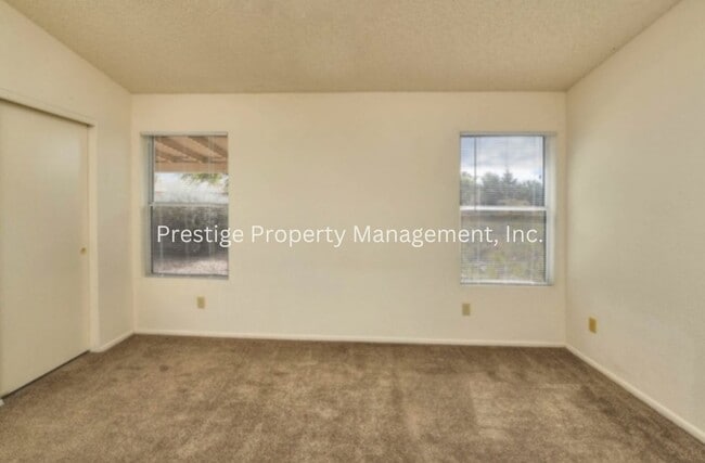 Building Photo - 3/2 Beautiful Rita Ranch Home With Open Design!!!
