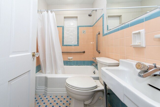 Building Photo - WESTWOOD - Freshly Updated & Move-In Ready! 4 bed 2.5 bath home