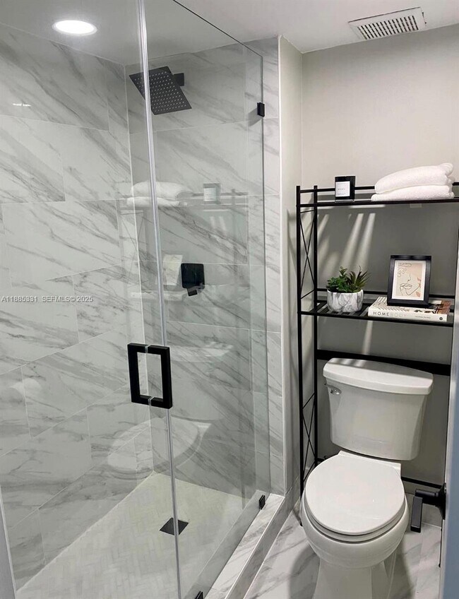 Building Photo - 432 Lakeview Dr