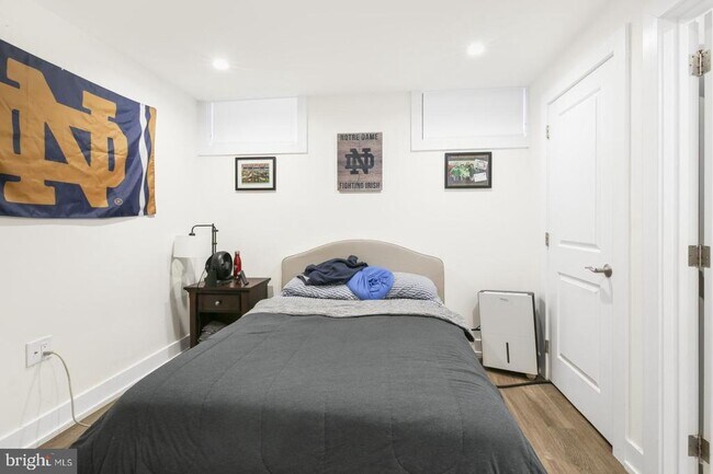 Building Photo - 2013 Mt Vernon St