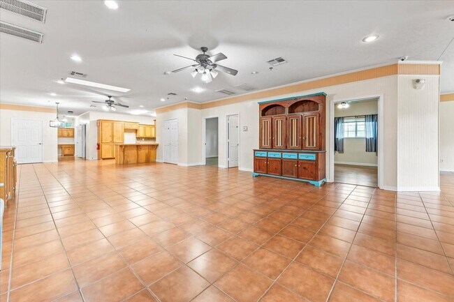 Building Photo - 10 Lowery Ln