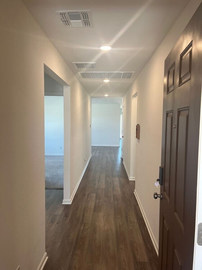 Building Photo - Beautiful 4 Bedroom 2 Bathroom split floor plan home in the newly built Turquoise Hills Neighborh...