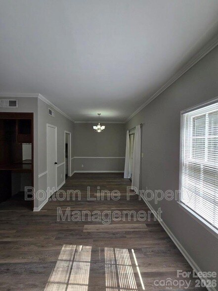 Building Photo - 5949 Quail Hollow Rd