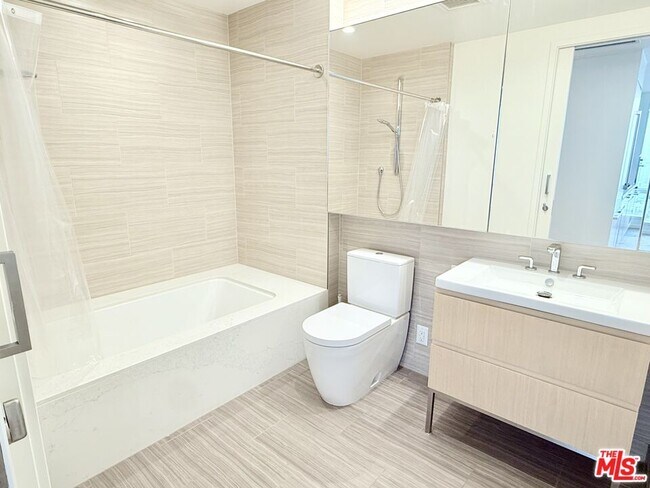 Building Photo - 877 Francisco St