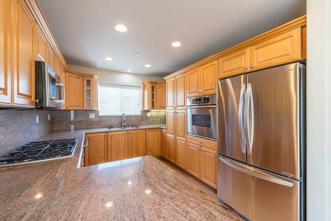 Building Photo - 2213 Carnegie Ln