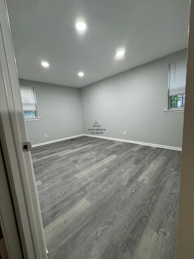 Building Photo - 10008 Jeanes St