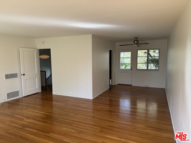 Building Photo - 5259 1/2 Village Green