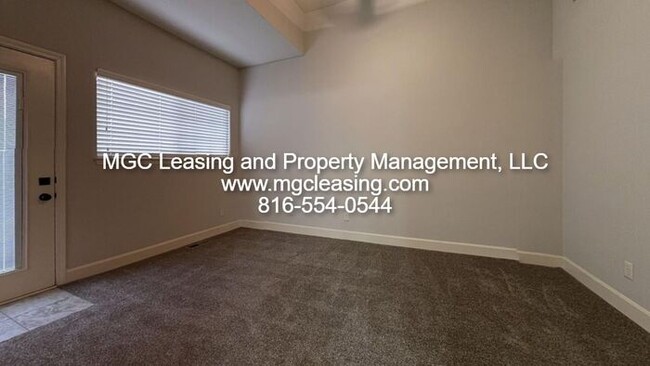 Building Photo - Eagle Creek Townhomes March Madness Special!