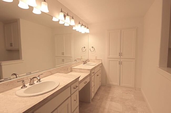 Building Photo - 3 Bed 3 Bath 3 Acres in Aubrey (FIRST MONT...