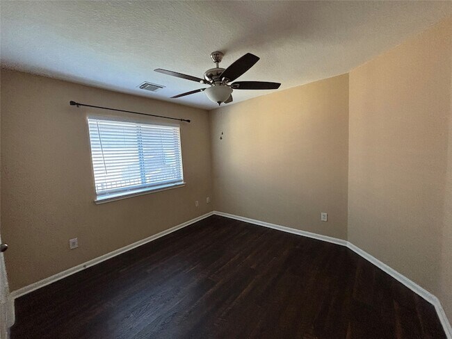 Building Photo - 10715 Lyndon Meadows Dr