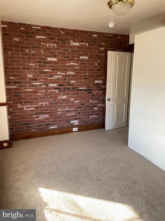 Building Photo - 648 N Mulberry St