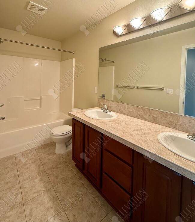 Building Photo - 60974 Snowbrush Dr
