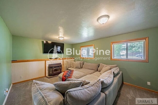 Building Photo - 648 Buckboard Ln