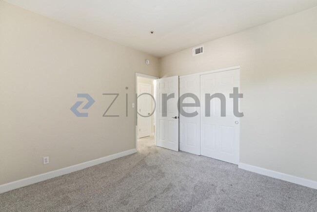 Building Photo - 9600 N 96th St