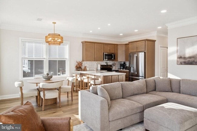 Building Photo - 40 Evergreen Ln