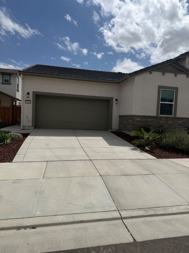 Building Photo - Brand-New 4-Bedroom Single-Story Home with Solar, Stunning Views & Open Floor Plan!