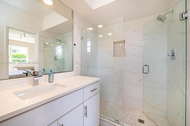 Building Photo - 9520 E Broadview Dr