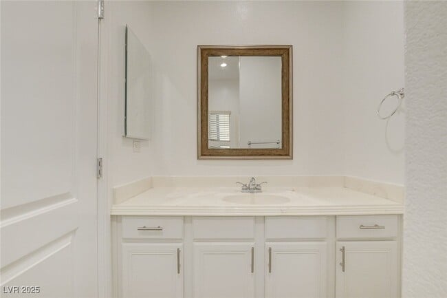 Building Photo - 1068 Riddle Glen St