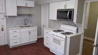 Building Photo - 2526 N Lotus Ave