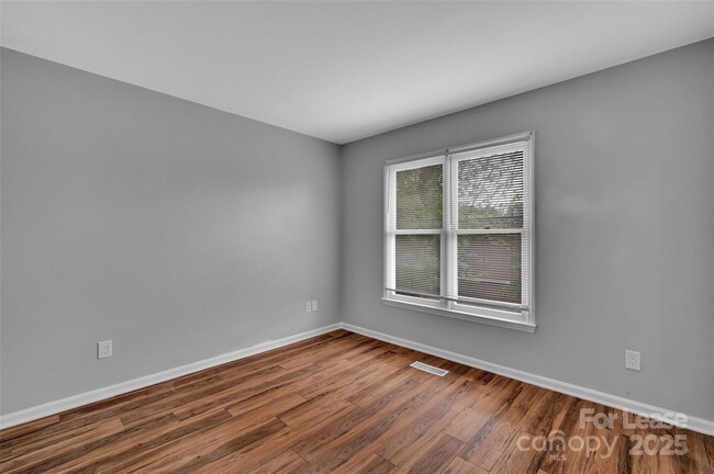 Building Photo - 3142 Driftwood Dr