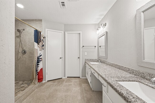 Building Photo - 927 Comstock Springs Dr