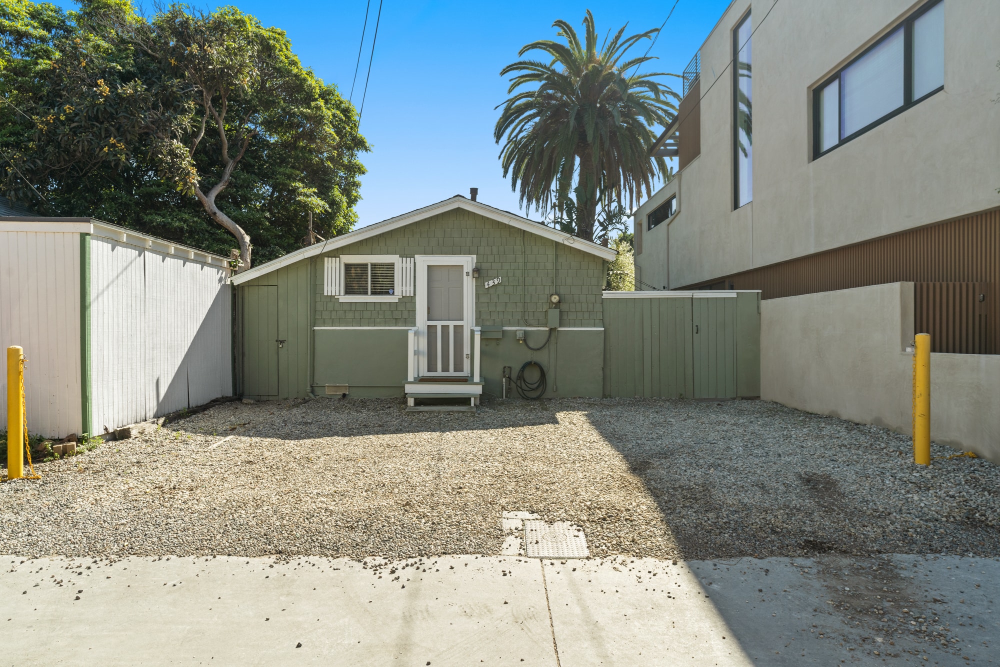 Building Photo - 439 Howland Canal