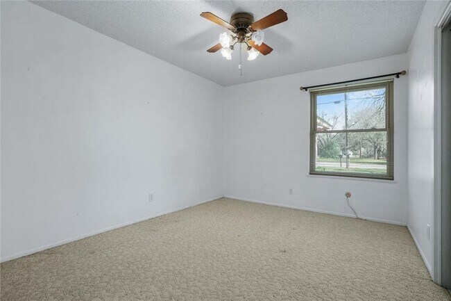 Building Photo - 813 Guadalupe St