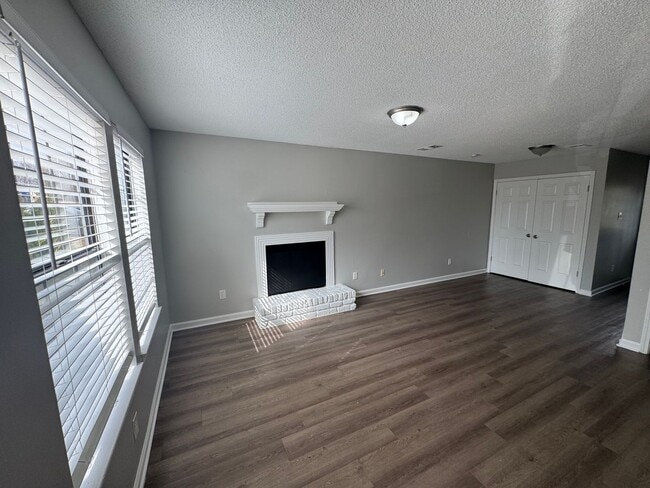 Building Photo - 3546 Christine Rd