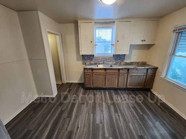 Building Photo - 12000 Plainview Ave