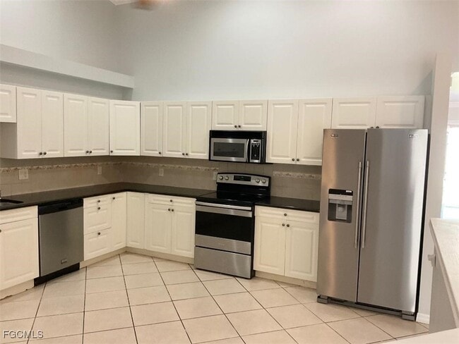 Building Photo - 3216 SW 7th Pl