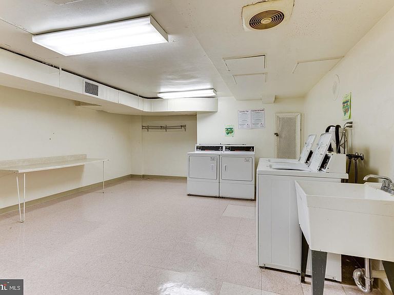 Laundry Room - 4600 Duke St