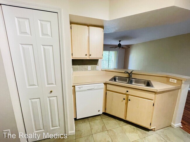 Building Photo - 1 br, 1 bath House - 802 Crest Pines Dr Un...