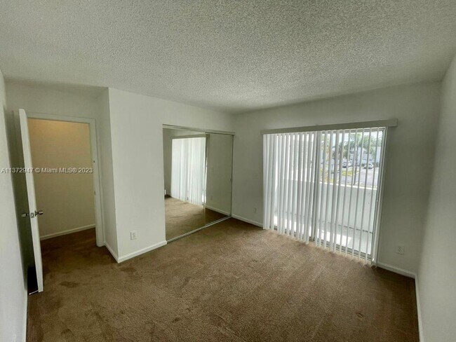 Building Photo - 5020 Elmhurst Rd