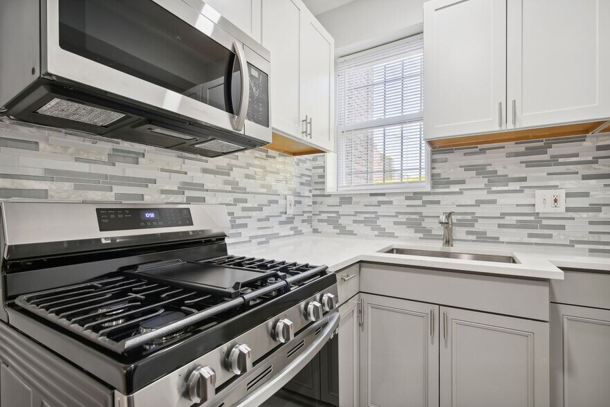 Building Photo - 1110 3rd St NE