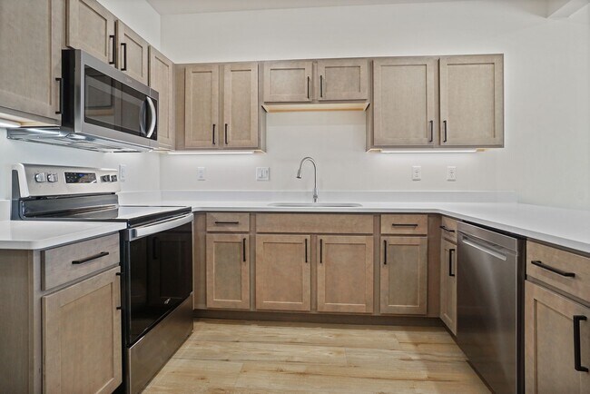 Building Photo - 2 Bedroom 1.5 Bath Single Story Cottage Ranch