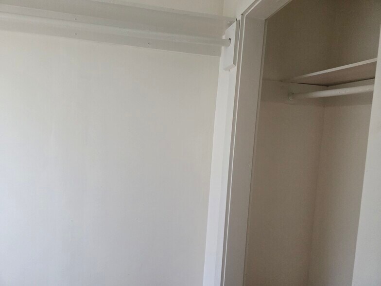 Building Photo - 17 Mason St