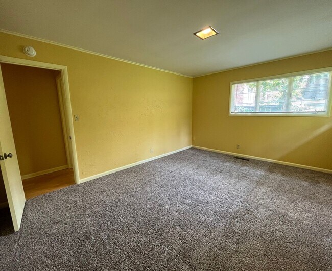Building Photo - 3 Bedroom home near 41st & Harvard