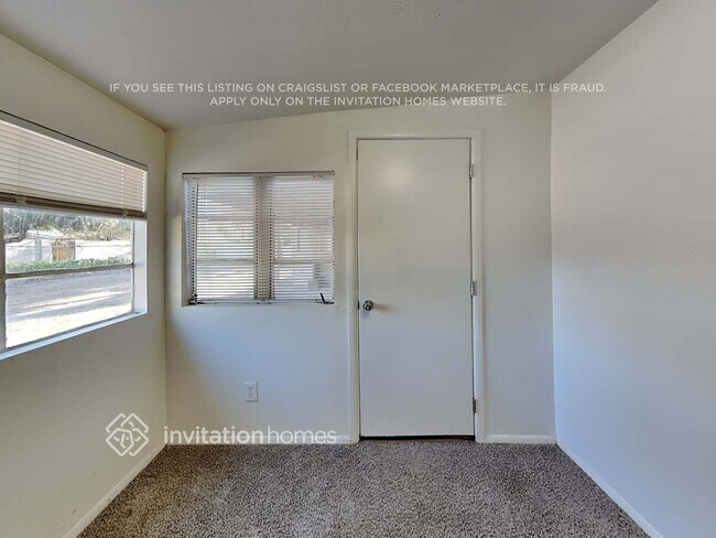 Building Photo - 1448 E 2nd St