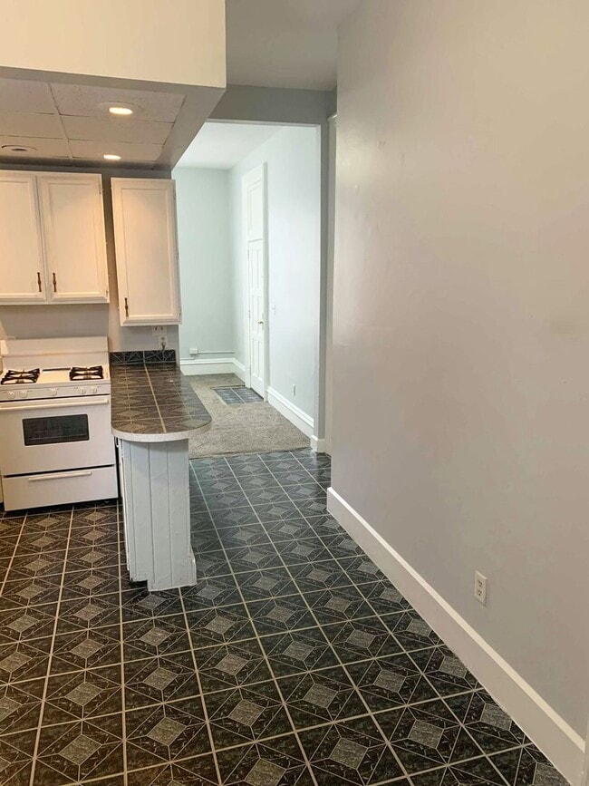 Building Photo - 635-639 Oregon Street