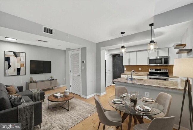 Building Photo - 420 16th St SE