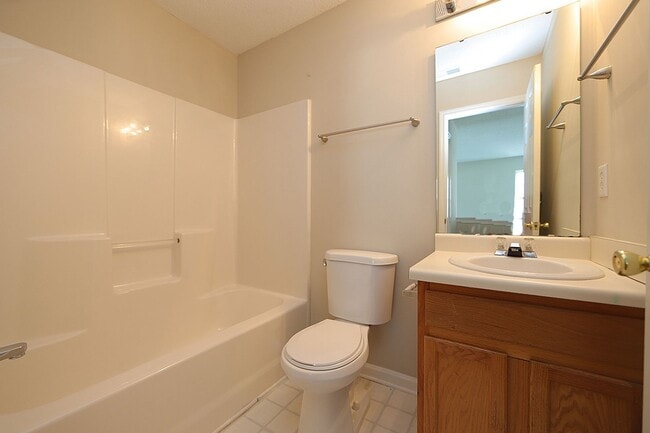 Building Photo - NW Raleigh Home w/ Fenced Backyard!
