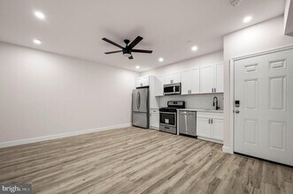 Building Photo - 437 W Girard Ave