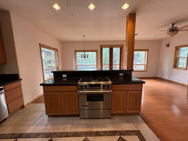 Building Photo - 1513 Crystal Air Dr