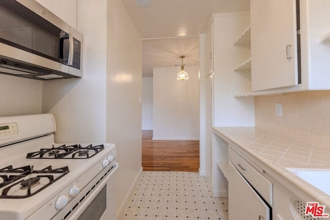 Building Photo - 302 N Maple St