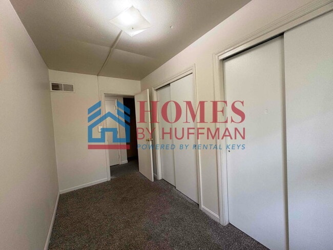Building Photo - Three Bedroom Townhome | Now Available