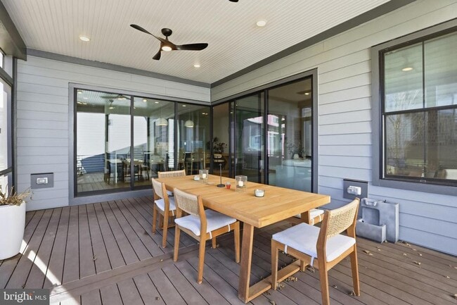 Building Photo - 9725 Lantana Wy