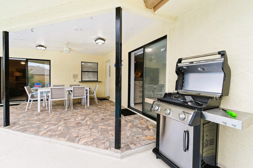 Building Photo - 9126 E Highland Pines Blvd