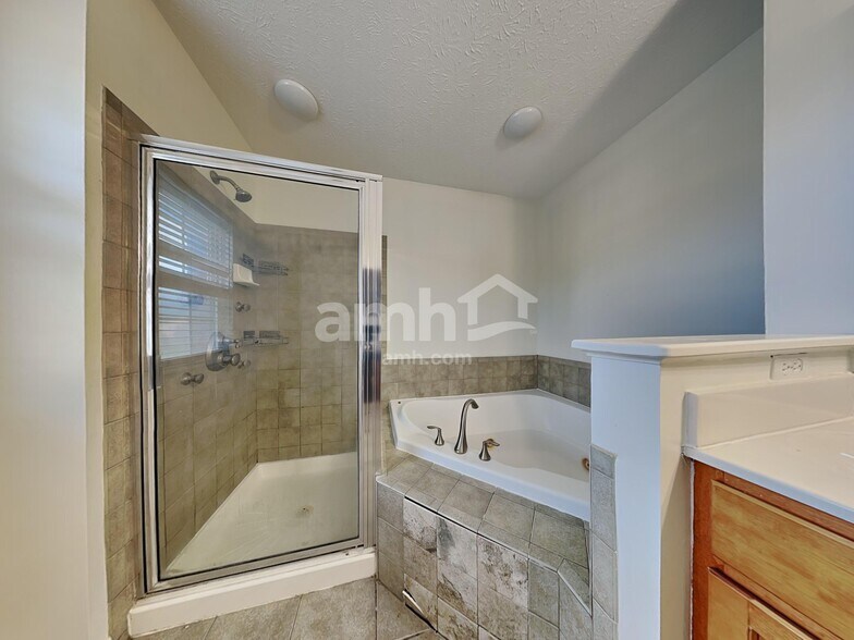 Building Photo - 743 Elm Tree Dr